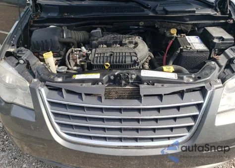 2010 Chrysler Town & Country Touring Plus z USA, uszkodzony, nr VIN 2A4RR8DX2AR366837